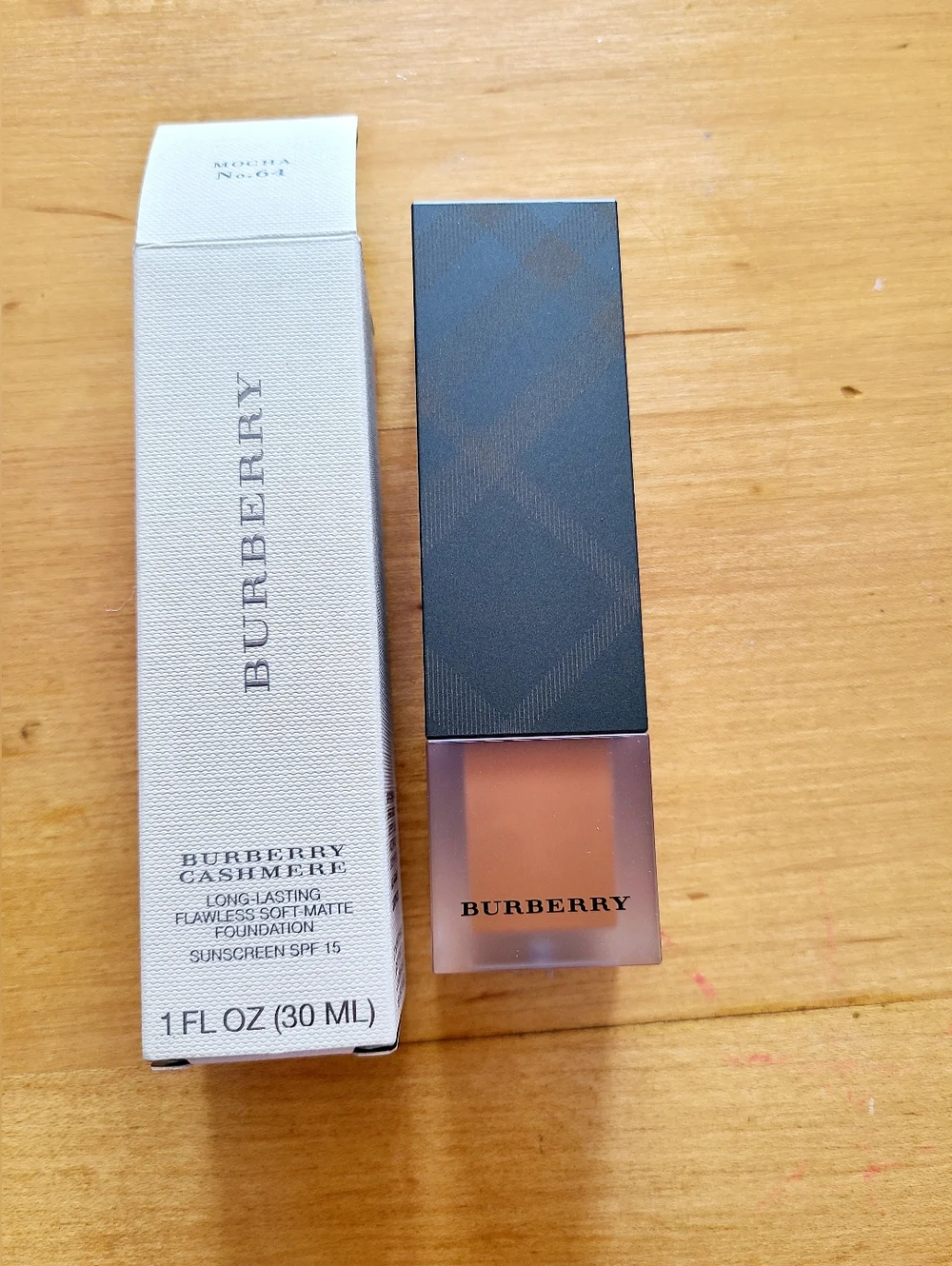 Burberry Foundation Fluid in Beige-Tan